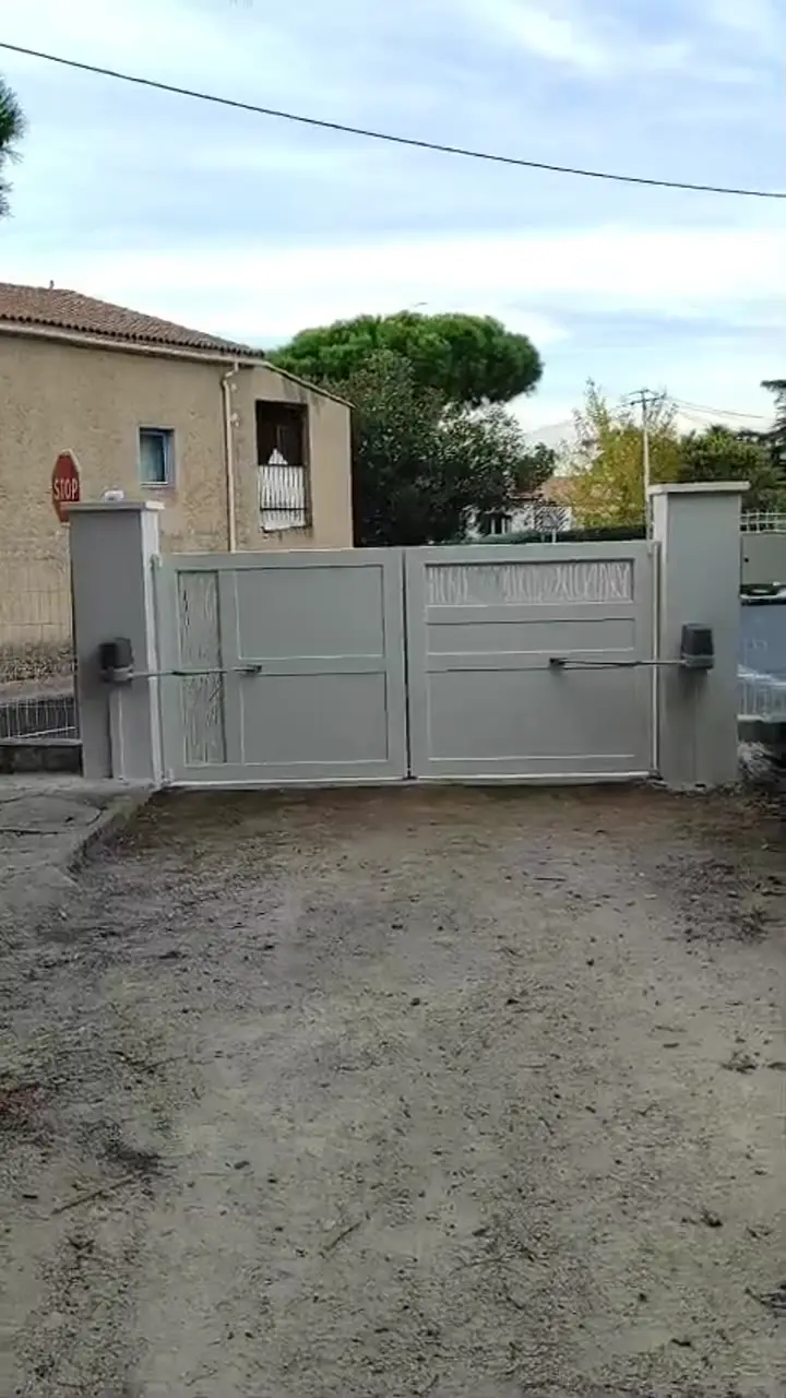 Vidéo d'un portail motorisé installé par JoseMServices dans l'Hérault